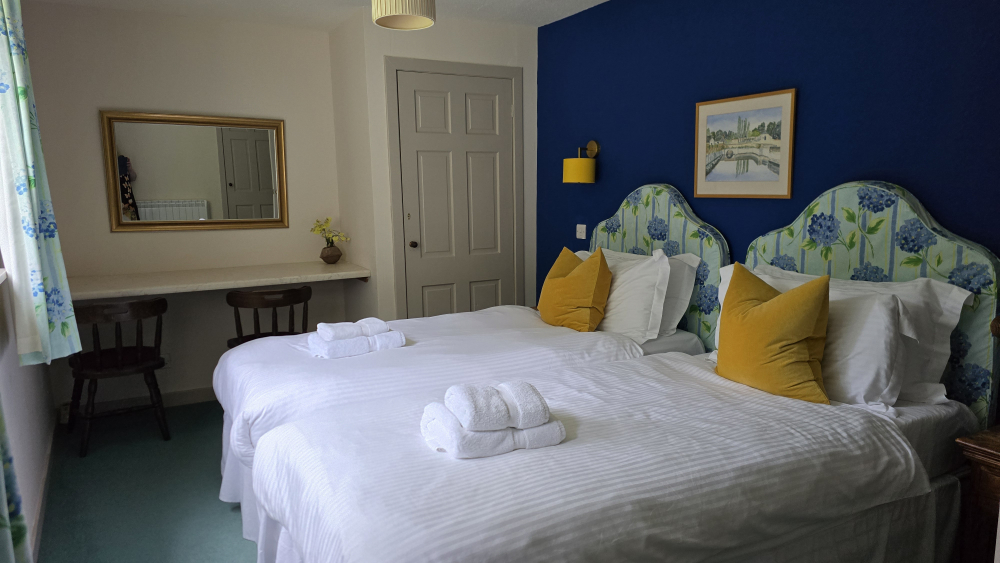 Bedroom with two single beds