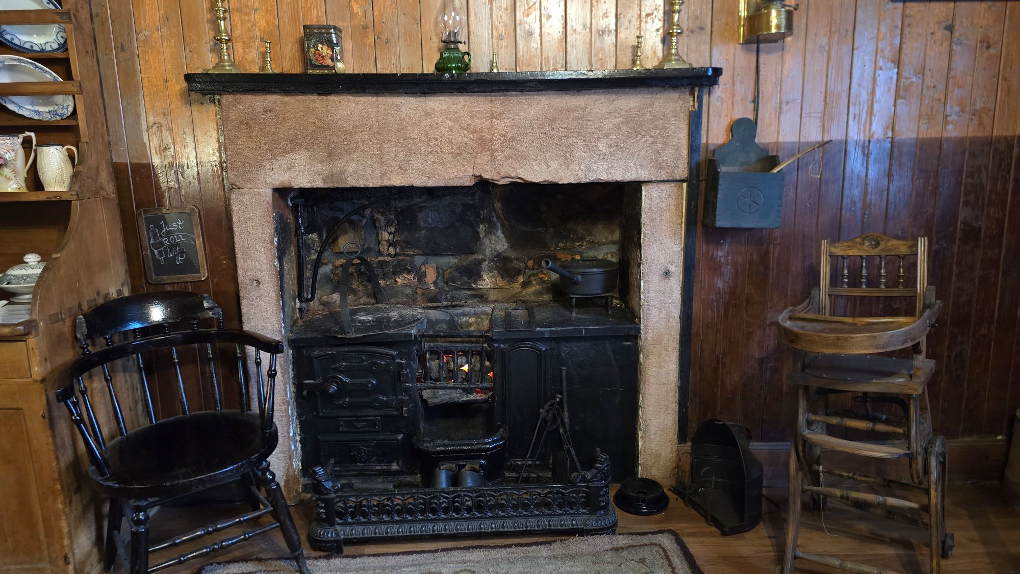 Old style fireplace with a cooking inside it