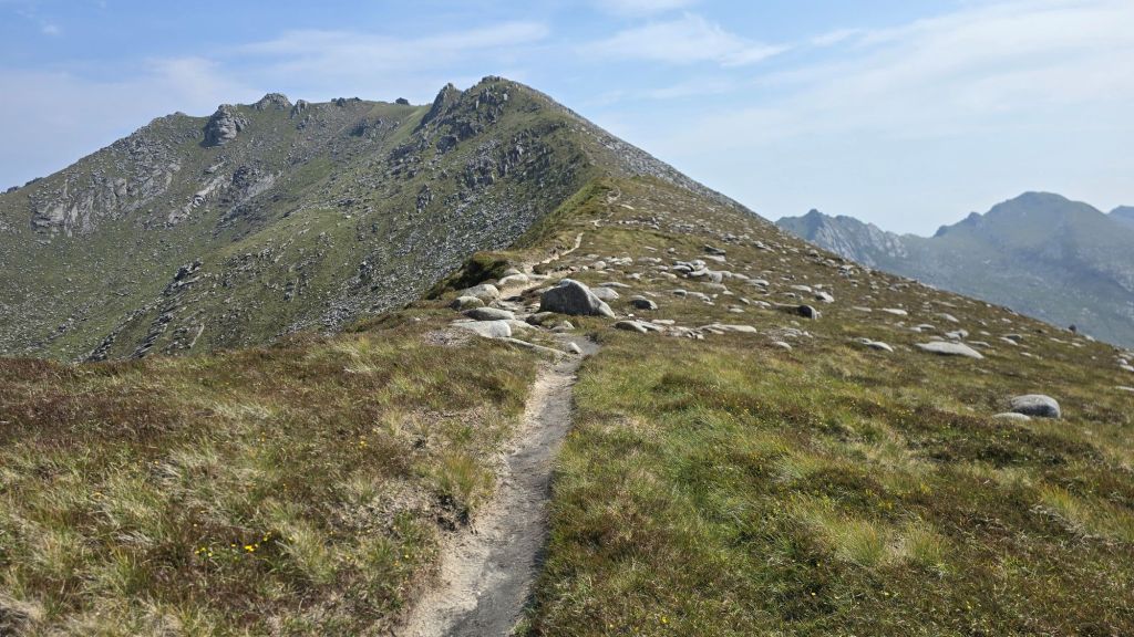 Path up to a mountain