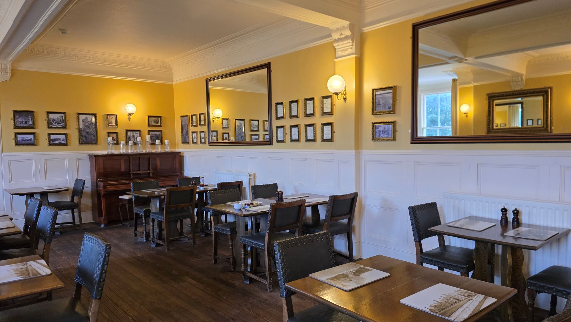 Restaurant in the Kilmarnock Arms Hotel